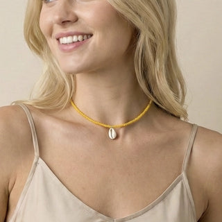 Choker Cristal Amarelo com Conchinhas em Resina