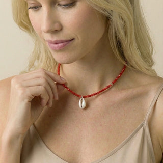 Choker Cristal Vermelho com Conchinhas em Resina