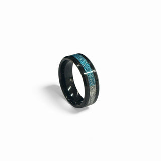 anel masculino de aço bicolor nas cores prata e azul com design moderno da UNA