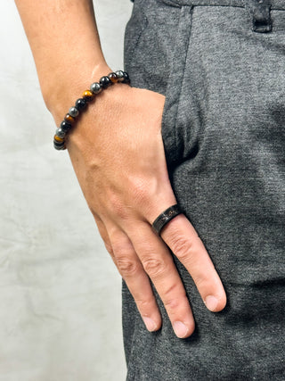pulseira masculina de pedras naturais com contas pretas, marrons e prateadas da UNA