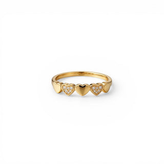Anel corações cravejado com zircônias banhado a ouro 18k e ródio, design romântico e acabamento de luxo UNA Semijoias.