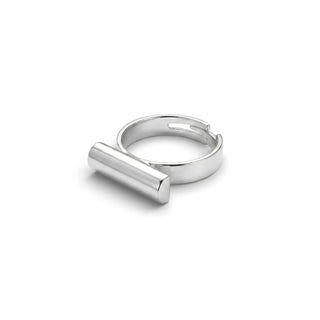 Anel regulável tubo banhado a prata 925 da UNA Semijoias, com design sofisticado e acabamento polido em fundo branco.
