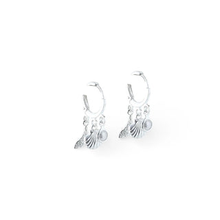 Argolinha feminina banhada a prata 925 da UNA Semijoias com pingentes fundo do mar, design clássico inspirado na moda praia para o dia a dia.