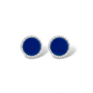 Brinco pequeno redondo azul banhado a prata 925 da UNA Semijoias em fundo branco, semijoia antialérgica delicada para uso diário.