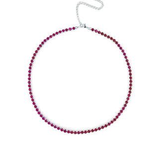 Choker riviera rosa banhada a prata 925 da UNA Semijoias em fundo branco, com fileira de pedras rosas em destaque em formato de gargantilha ajustável.