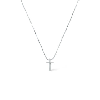 Colar com pingente de cruz lisa banhado a prata 925 da UNA Semijoias em fundo branco, corrente delicada e sofisticada em destaque.
