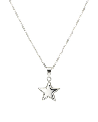 Colar estrela banhado a prata 925 da UNA Semijoias em fundo branco, com pingente de estrela lisa em destaque na corrente.