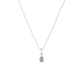 Colar ponto de luz gota P banhado a prata 925 da UNA Semijoias em fundo branco, semijoia hipoalergênica delicada e moderna para o dia a dia.