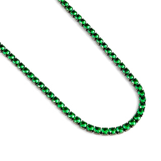 Colar masculino chocker de aço inox black com pedras verdes estilo esmeralda da UNA Semijoias em fundo branco, acessório moderno, elegante e antialérgico.