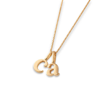 Colar Sign com 2 pingentes banhado a ouro 18k da UNA em corrente veneziana e fundo claro