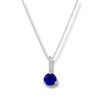 Colar Sign ponto de luz Safira Azul banhado a prata 925 da UNA em fundo branco, com pingente azul intenso