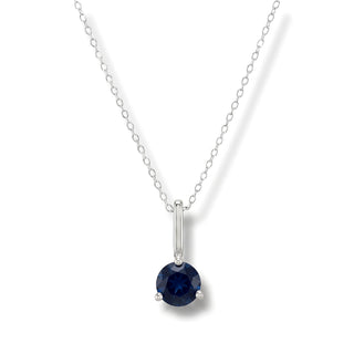 Colar Sign ponto de luz Safira Midnight banhado a prata 925 da UNA em fundo branco, com azul profundo