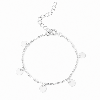 Pulseira chapinha redonda banhada a prata em fundo branco,  semijoia hipoalergênica  da UNA