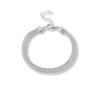 Pulseira corrente de tela banhado a ródio da UNA Semijoias  com fundo neutro
