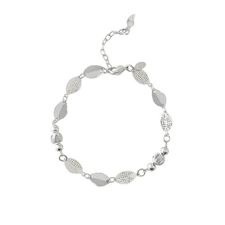 Pulseira com folhas texturizadas e detalhes de bolas banhada a prata 925 da UNA Semijoias em fundo branco, em vista frontal.